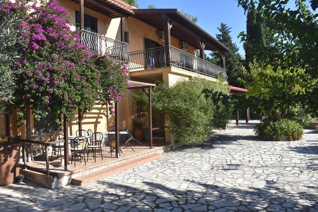 Azienda Agrituristica Biologica Il Querceto Santa Severina ภายนอก รูปภาพ